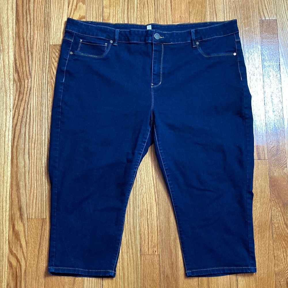 Philosophy dark wash denim stretch capris, size 22